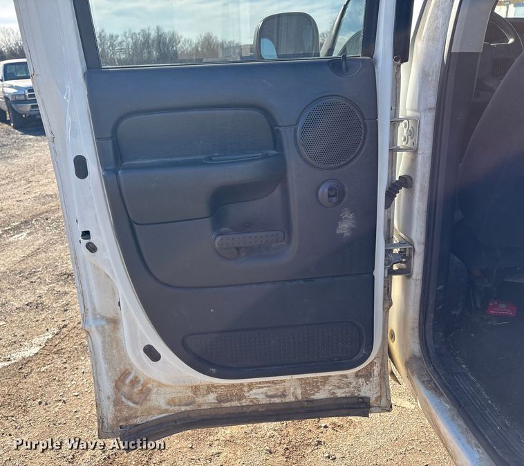 image for item EV2592 2004 Dodge Ram 1500 Ext. Cab pickup truck