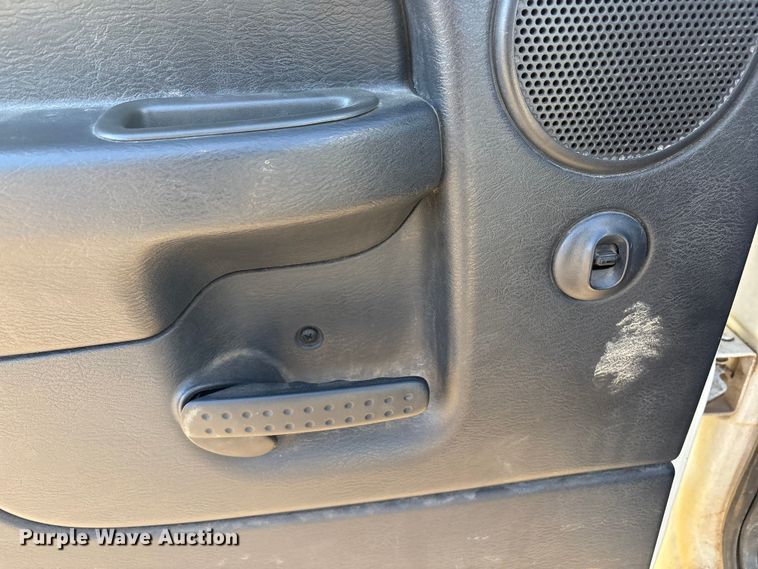 image for item EV2592 2004 Dodge Ram 1500 Ext. Cab pickup truck