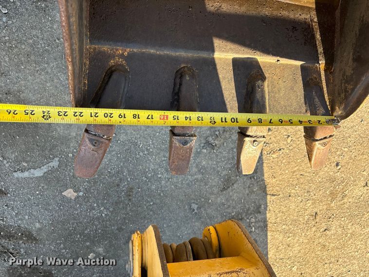 image for item EV2593 2003 John Deere 110 backhoe