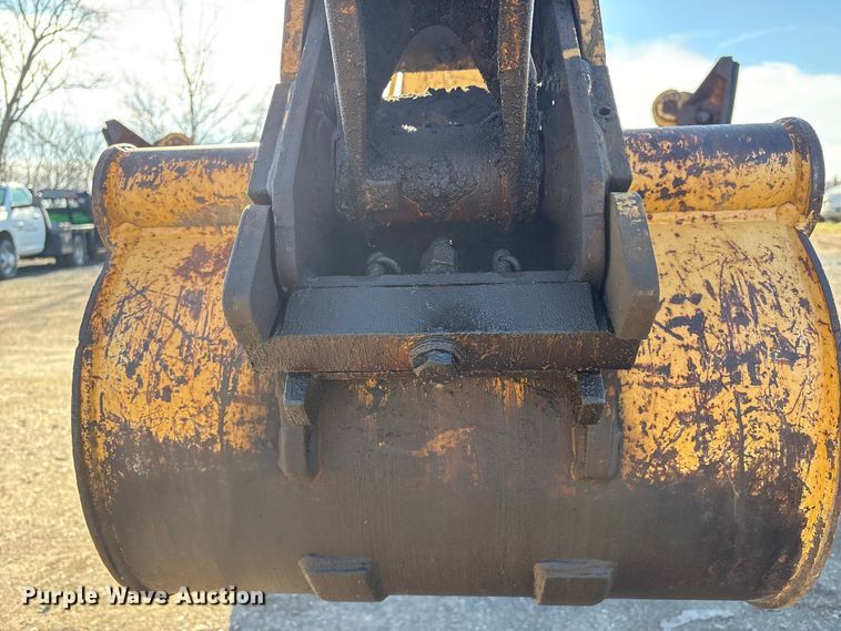 image for item EV2593 2003 John Deere 110 backhoe