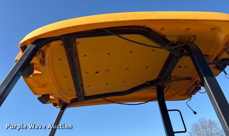 image for item EV2593 2003 John Deere 110 backhoe