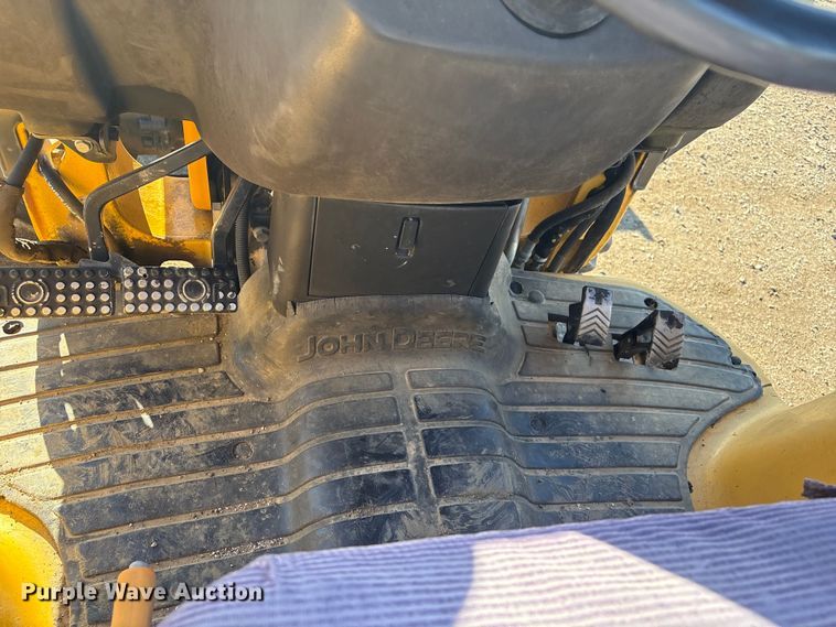 image for item EV2593 2003 John Deere 110 backhoe