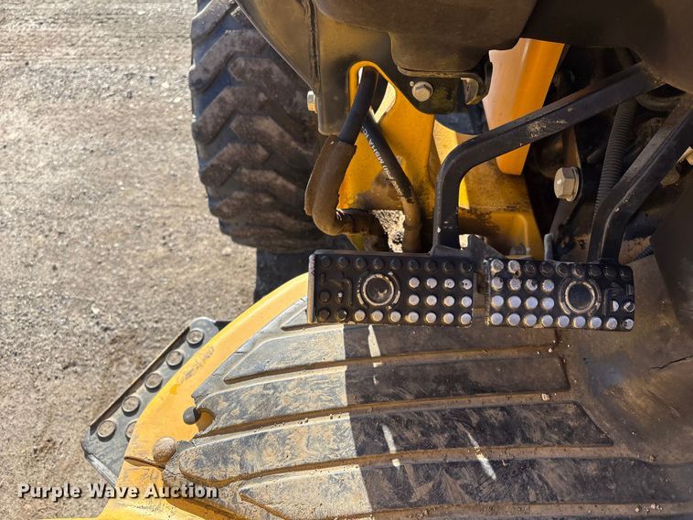 image for item EV2593 2003 John Deere 110 backhoe