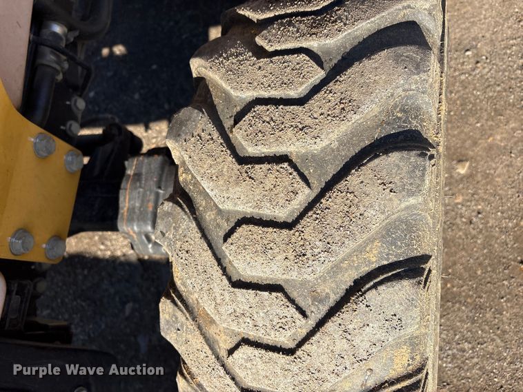 image for item EV2593 2003 John Deere 110 backhoe