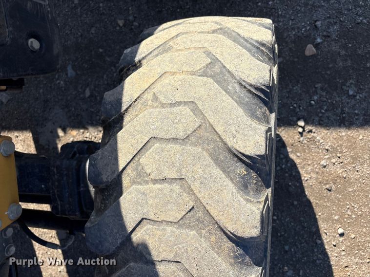 image for item EV2593 2003 John Deere 110 backhoe