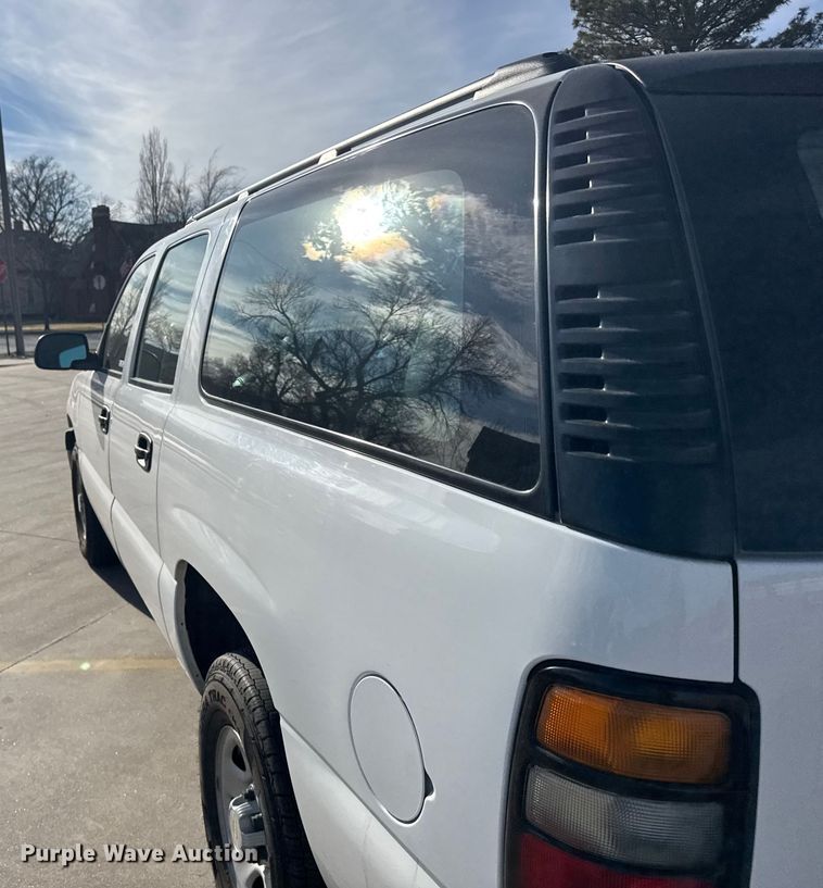 image for item FB0544 2006 Chevrolet Suburban SUV