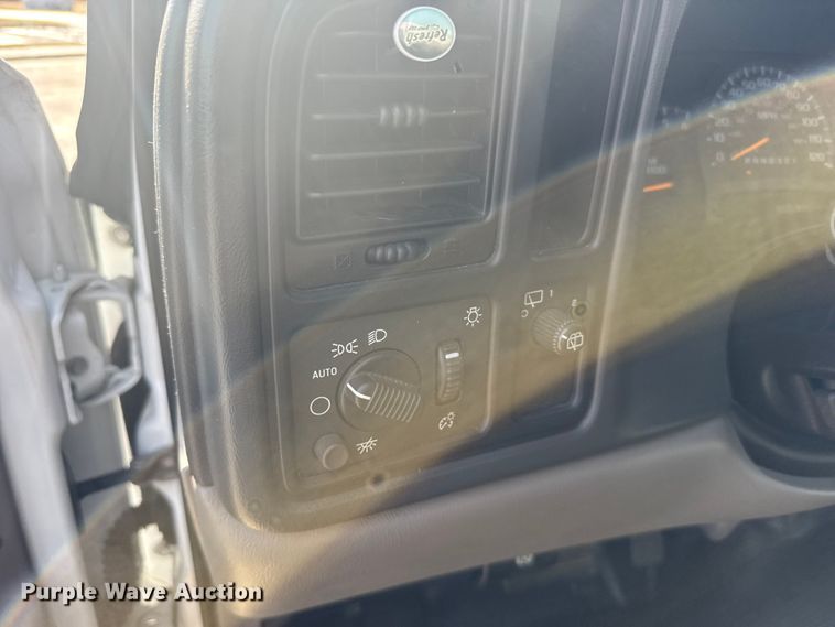 image for item FB0544 2006 Chevrolet Suburban SUV