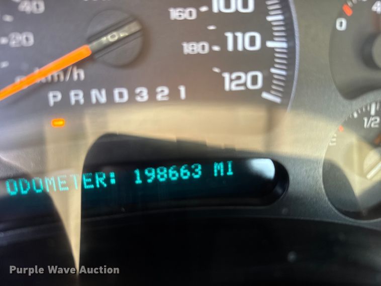 image for item FB0544 2006 Chevrolet Suburban SUV