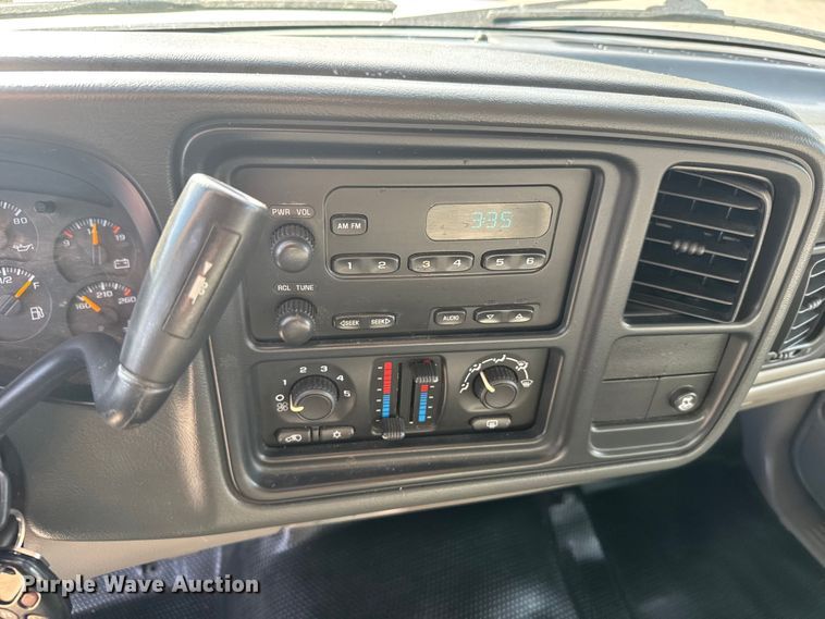 image for item FB0544 2006 Chevrolet Suburban SUV