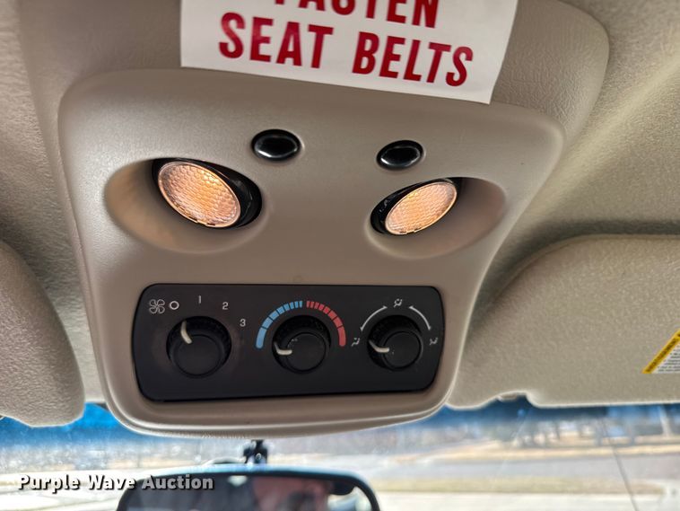 image for item FB0544 2006 Chevrolet Suburban SUV