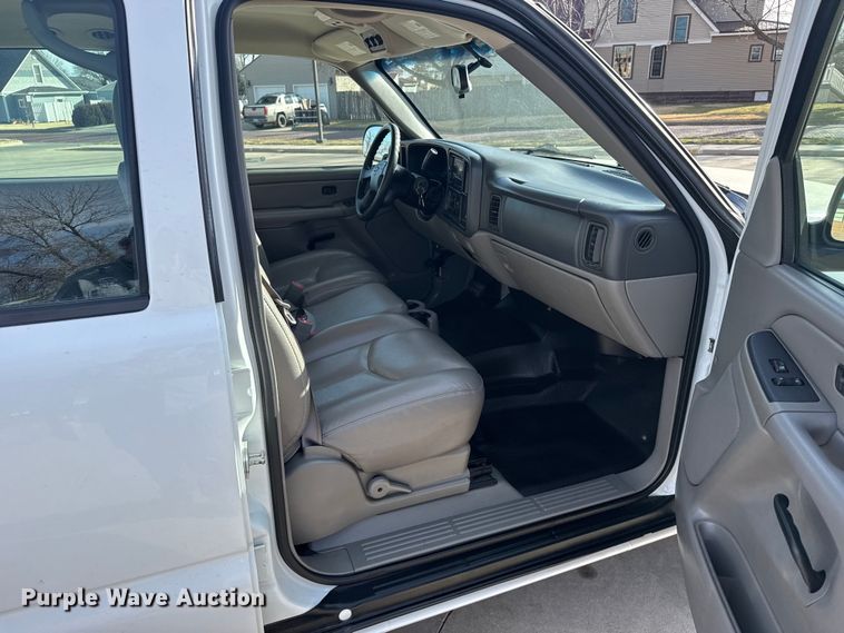 image for item FB0544 2006 Chevrolet Suburban SUV