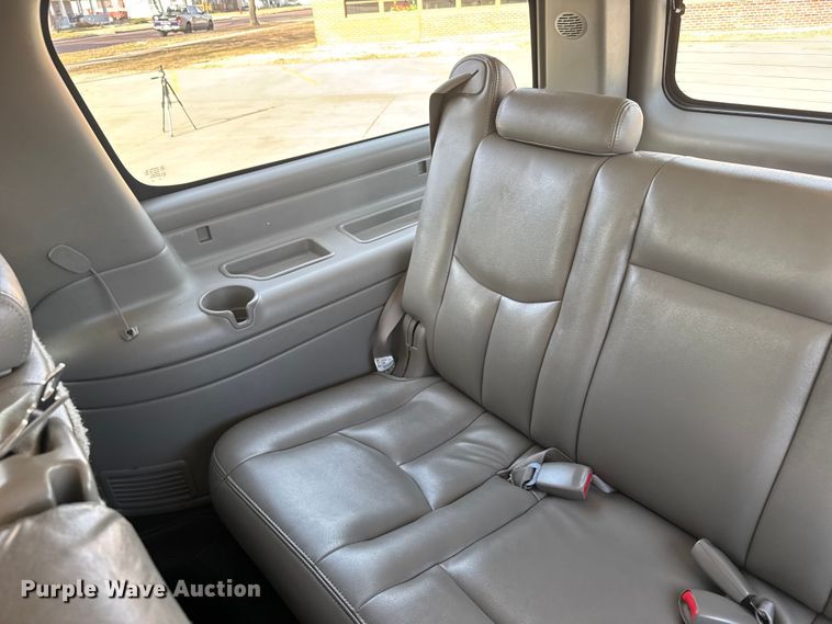 image for item FB0544 2006 Chevrolet Suburban SUV