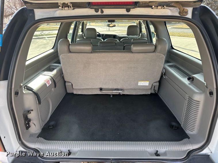 image for item FB0544 2006 Chevrolet Suburban SUV