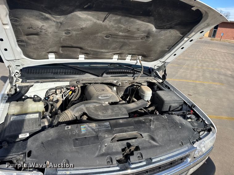 image for item FB0544 2006 Chevrolet Suburban SUV