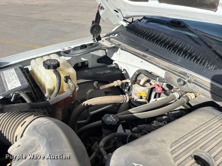 image for item FB0544 2006 Chevrolet Suburban SUV