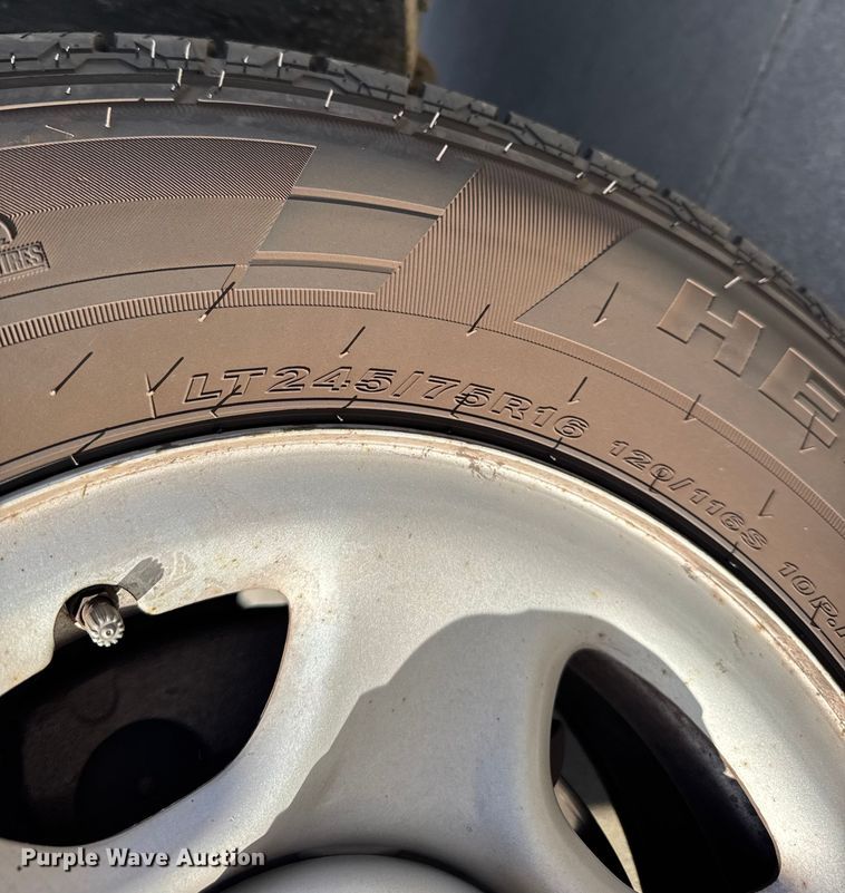 image for item FB0544 2006 Chevrolet Suburban SUV