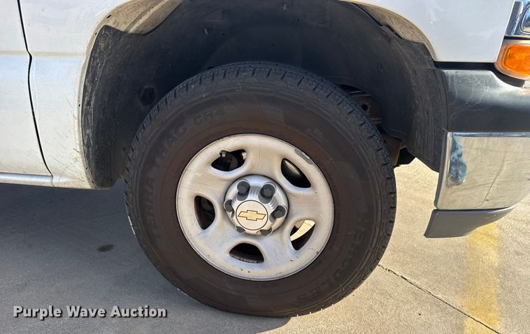 image for item FB0544 2006 Chevrolet Suburban SUV