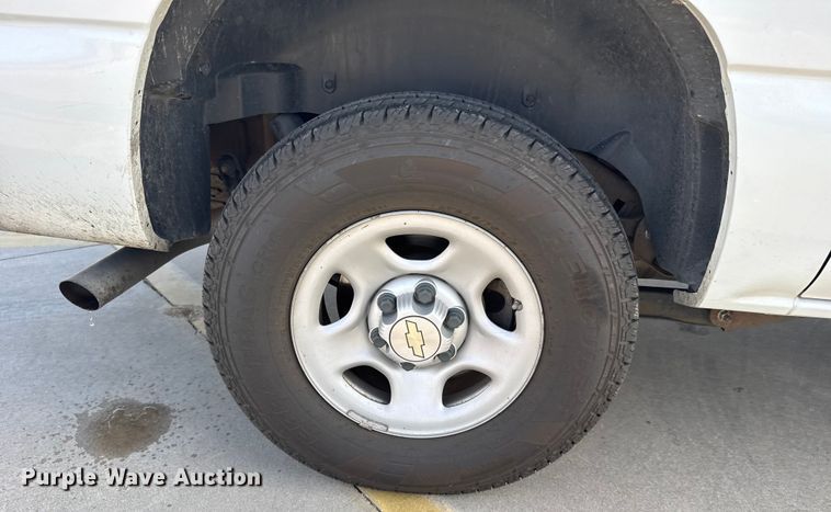 image for item FB0544 2006 Chevrolet Suburban SUV