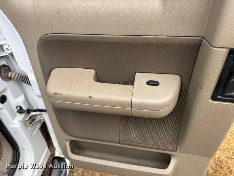 image for item FB0553 2006 Ford F150 Ext. Cab pickup truck