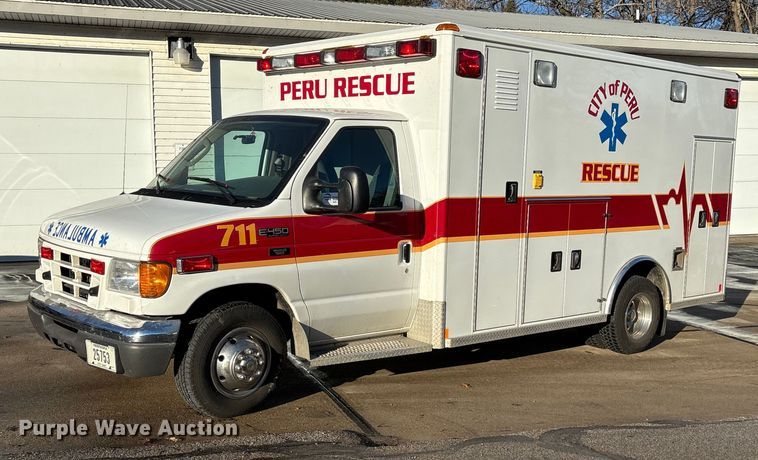 image for item FG2514 2004 Ford E450 Super Duty ambulance