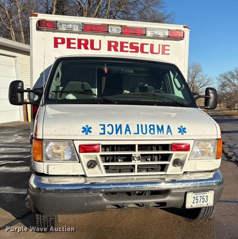 image for item FG2514 2004 Ford E450 Super Duty ambulance