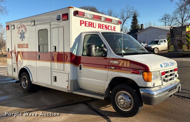 image for item FG2514 2004 Ford E450 Super Duty ambulance