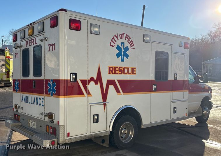 image for item FG2514 2004 Ford E450 Super Duty ambulance