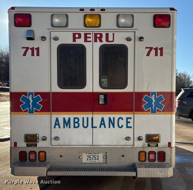 image for item FG2514 2004 Ford E450 Super Duty ambulance