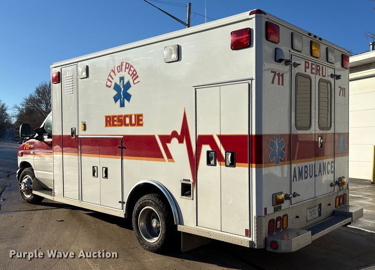 image for item FG2514 2004 Ford E450 Super Duty ambulance