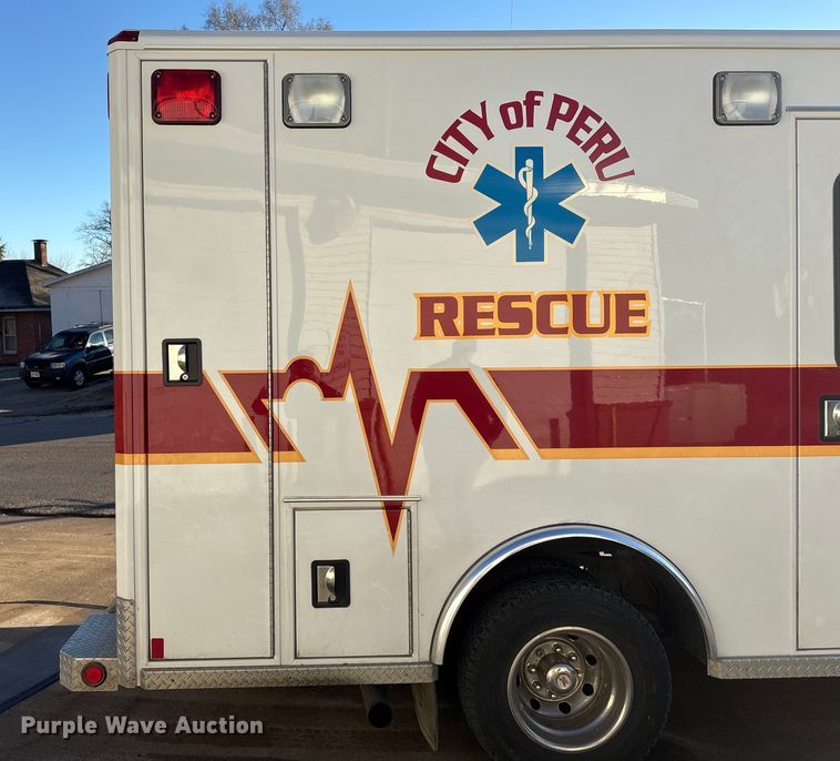 image for item FG2514 2004 Ford E450 Super Duty ambulance