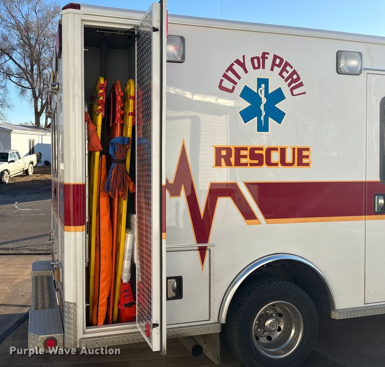 image for item FG2514 2004 Ford E450 Super Duty ambulance