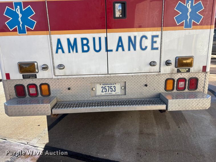 image for item FG2514 2004 Ford E450 Super Duty ambulance