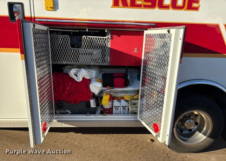 image for item FG2514 2004 Ford E450 Super Duty ambulance