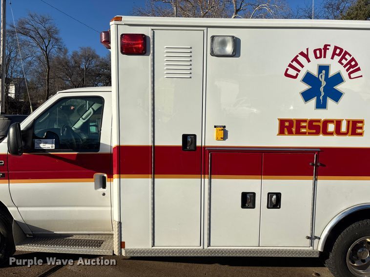 image for item FG2514 2004 Ford E450 Super Duty ambulance