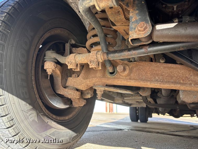 image for item FG2514 2004 Ford E450 Super Duty ambulance