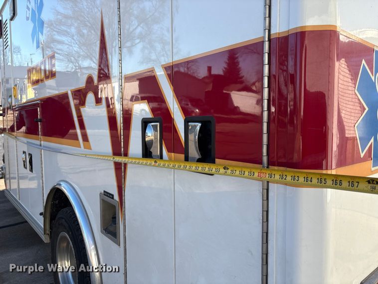 image for item FG2514 2004 Ford E450 Super Duty ambulance