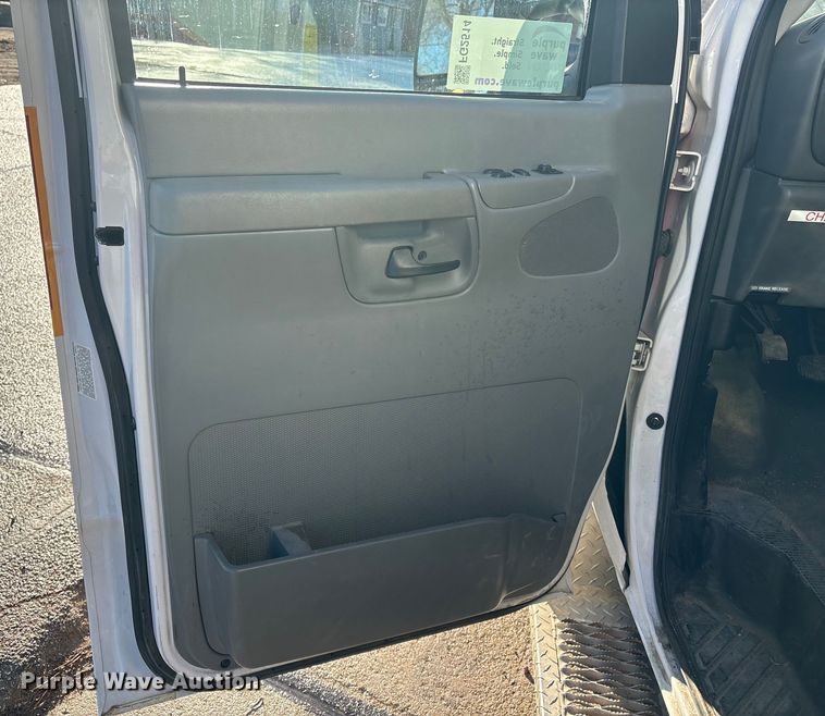 image for item FG2514 2004 Ford E450 Super Duty ambulance