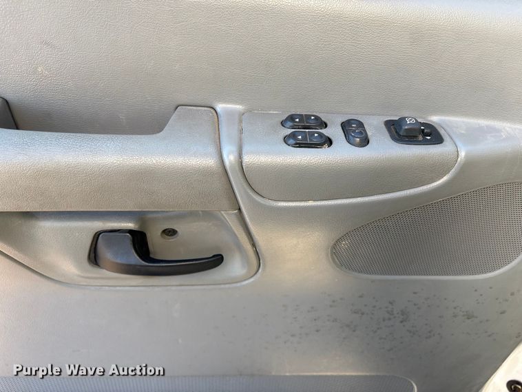 image for item FG2514 2004 Ford E450 Super Duty ambulance