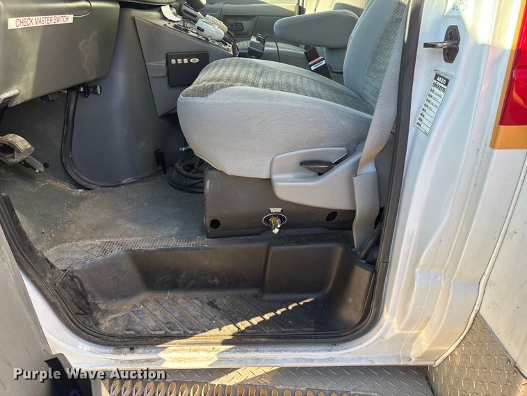 image for item FG2514 2004 Ford E450 Super Duty ambulance