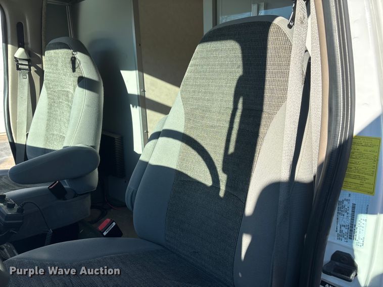 image for item FG2514 2004 Ford E450 Super Duty ambulance