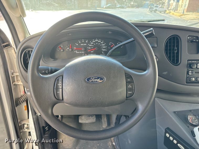 image for item FG2514 2004 Ford E450 Super Duty ambulance