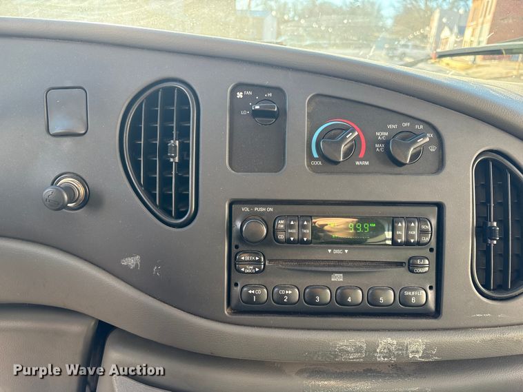 image for item FG2514 2004 Ford E450 Super Duty ambulance