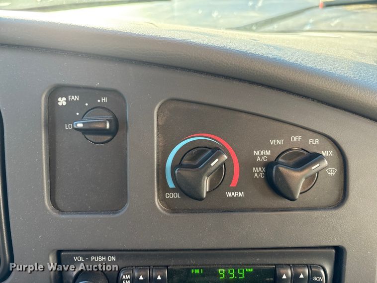 image for item FG2514 2004 Ford E450 Super Duty ambulance