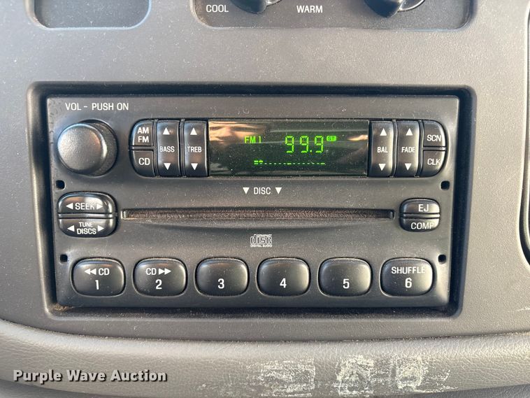 image for item FG2514 2004 Ford E450 Super Duty ambulance