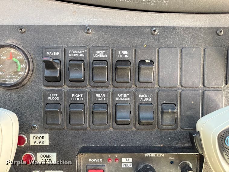 image for item FG2514 2004 Ford E450 Super Duty ambulance