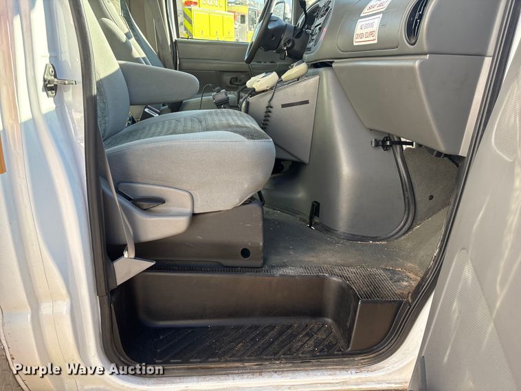 image for item FG2514 2004 Ford E450 Super Duty ambulance