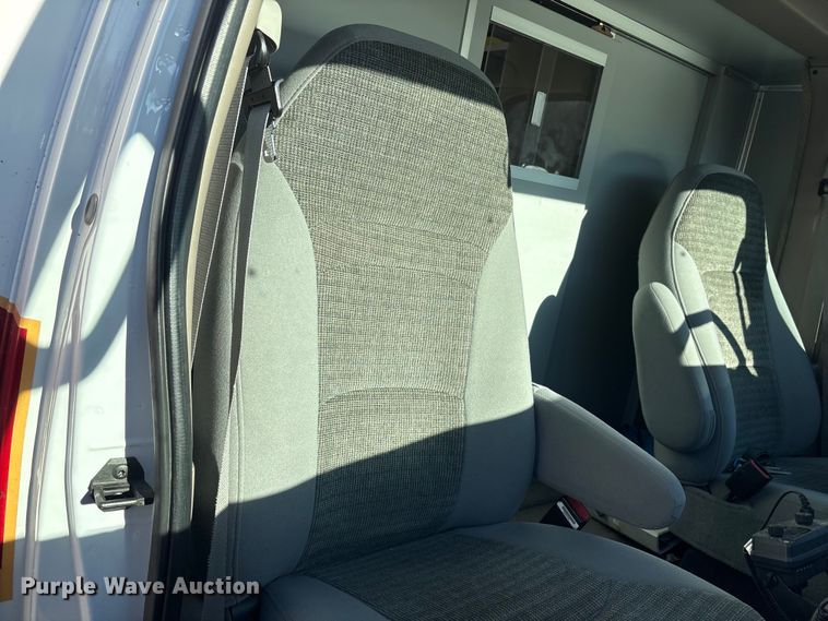 image for item FG2514 2004 Ford E450 Super Duty ambulance