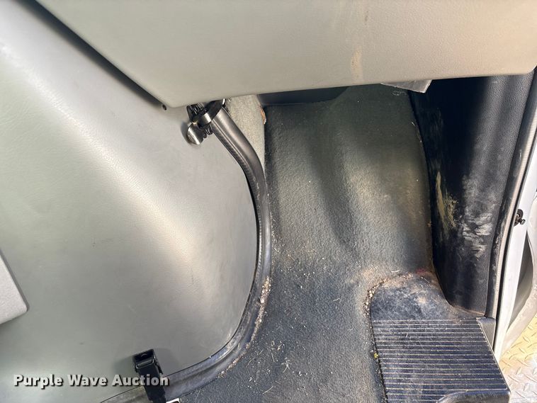 image for item FG2514 2004 Ford E450 Super Duty ambulance