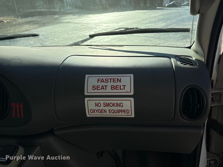 image for item FG2514 2004 Ford E450 Super Duty ambulance