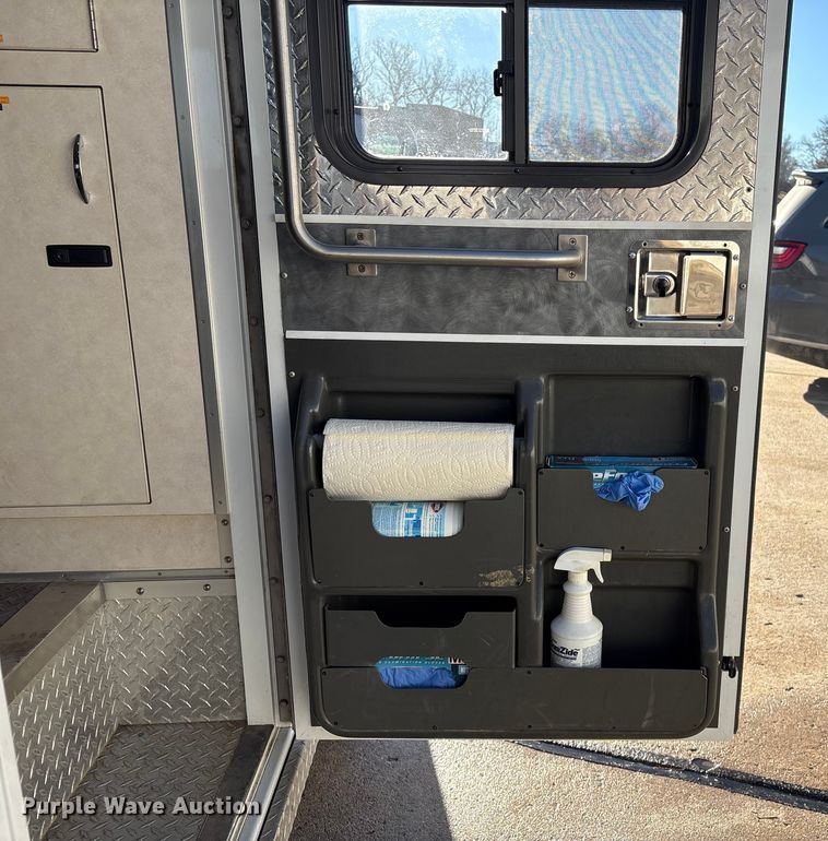 image for item FG2514 2004 Ford E450 Super Duty ambulance